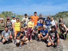 Niteroiense com paralisia cerebral realiza sonho em trilha da cidade