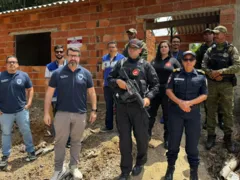 Obra ilegal é embargada em área de invasão de terras em Maricá
