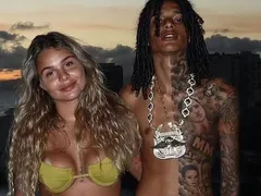 Oruam presenteia noiva com um Fusca; vídeo