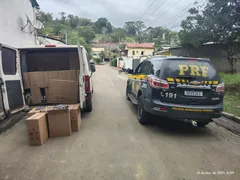 PRF encontra mais de 50 mil maços de cigarros irregulares em van