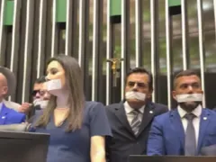 Parlamentares de oposição protestam contra prisão de Bolsonaro; vídeo