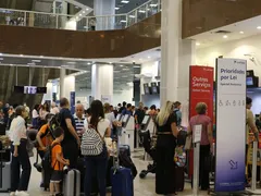 Pilotos e comissários podem cruzar os braços no Ano-Novo