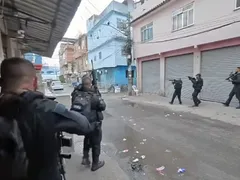 Polícia Civil faz operação contra o CV no Complexo da Maré