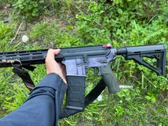 Polícia apreende fuzil durante retirada de barricadas em Itaboraí