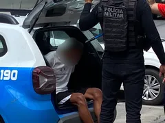 Preso enquanto escondia fuzil dentro de uma casa em São Gonçalo