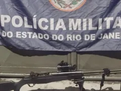Presos com armas, munições e até granada em comunidade de Niterói; vídeo