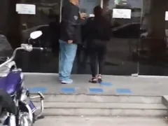 Professora agride crianças em creche e acaba presa; vídeo