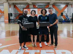 Rafaela Silva visita o CT Niterói Joga em Rede