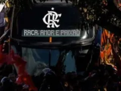 Rio fica rubro-negro na chegada dos campeões da Libertadores