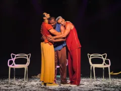 Samuel de Assis em Niterói: peça explora amizade e silêncio masculino