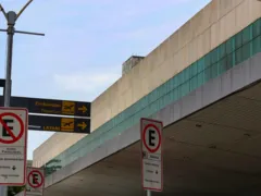 Santos Dumont continua fechado após vazamento na pista