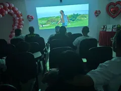 Sessão inédita: casal conhece cinema em hospital de Itaboraí