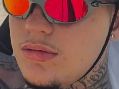 Tatuador morre e jovem fica ferida após acidente em São Gonçalo