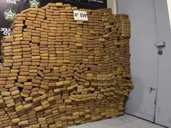Tonelada de droga que iria para comunidades do Rio é apreendida