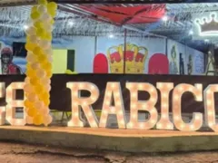 Tráfico faz festão com foguetório para Rabicó em São Gonçalo