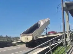 Tragédia na BR-116: passarela cai sobre carro e mata motorista