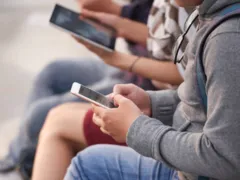 Urgência de projeto que combate adultização é aprovada