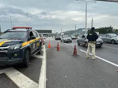 Van com superlotação é flagrada novamente na Ponte Rio-Niterói