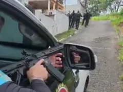 Vídeo: bandidos atacam policiais a tiros em São Gonçalo