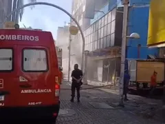 Vídeo: loja das Casas Bahia pega fogo em Nova Iguaçu