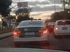 Vídeo: mulher em trabalho de parto é escoltada até a maternidade no Rio