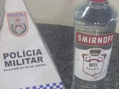 Vodka de R$ 39 vira caso de polícia e homem acaba preso em mercado de Maricá
