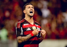 Flamengo goleia e reassume a liderança do Brasileirão