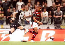 Gol nos acréscimos deixa Flamengo a um passo da taça do Brasileirão