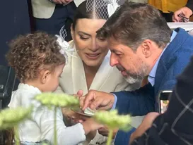 Apresentadora da Globo se casa com diretor e iguaria chama atenção