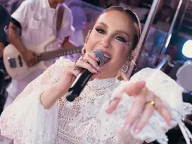 Claudia Leitte ironiza polêmica no 'Sem Censura'; vídeo