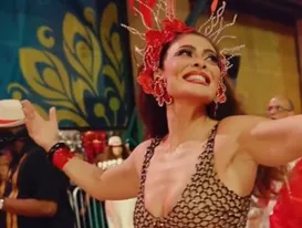 Juliana Paes brilha com a Viradouro em minidesfile no Rio