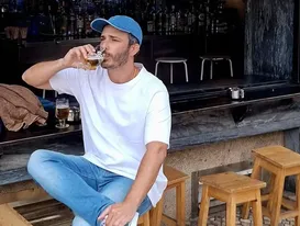 Lembra dele? Ex-global vira dono de bar em Portugal