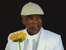 Milton Nascimento recebe da Fiocruz o título Doutor Honoris Causa