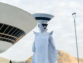 Moradora de São Gonçalo, drag leva Niterói para reality show 'vestida' de MAC
