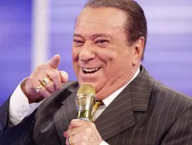 Raul Gil recebe alta do hospital após seis dias internado