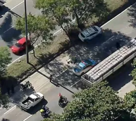 Acidente entre carro e moto deixa um morto na Avenida Brasil