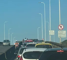 Acidente na Ponte deixa um ferido e complica trânsito em Niterói
