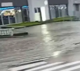 Alerta extremo em Petrópolis: moradores são orientados a deixar casas