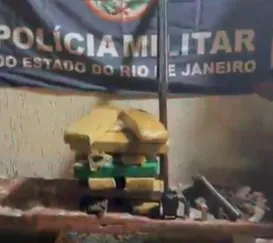 Armas e drogas são encontradas em construção abandonada em São Gonçalo