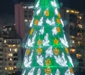 Árvore de Natal flutuante é inaugurada no Rio