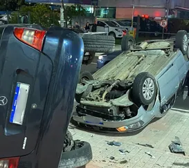 Batida forte termina em capotamentos em São Gonçalo; vídeo