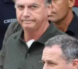 Bolsonaro é diagnosticado com câncer de pele
