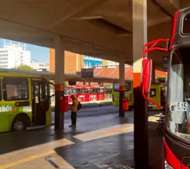 Briga no terminal de Niterói tem até golpes de capoeira; vídeo