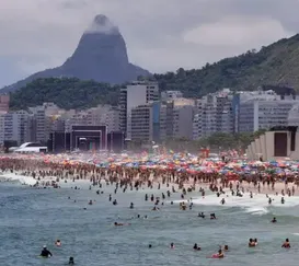 Calorão no Ano Novo explode número de salvamentos em praias do Rio