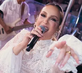 Claudia Leitte ironiza polêmica no 'Sem Censura'; vídeo