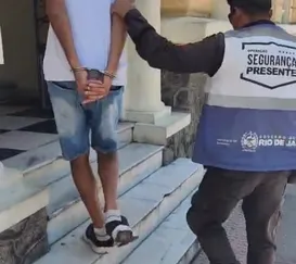Com 11 anotações, homem é preso após assaltar em Niterói