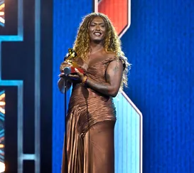 Com 'Caju', Liniker leva três prêmios no Grammy Latino