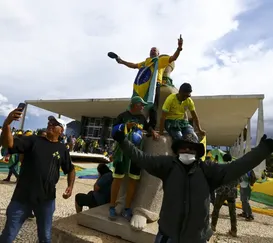 Dosimetria é aprovada para reduzir penas de condenados pelos atos de 8 de janeiro