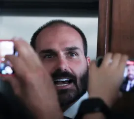 Eduardo Bolsonaro afirma que não vai renunciar ao mandato e desafia STF