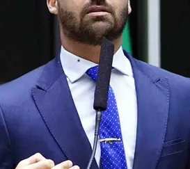 Eduardo Bolsonaro é cassado e deixa de ser deputado